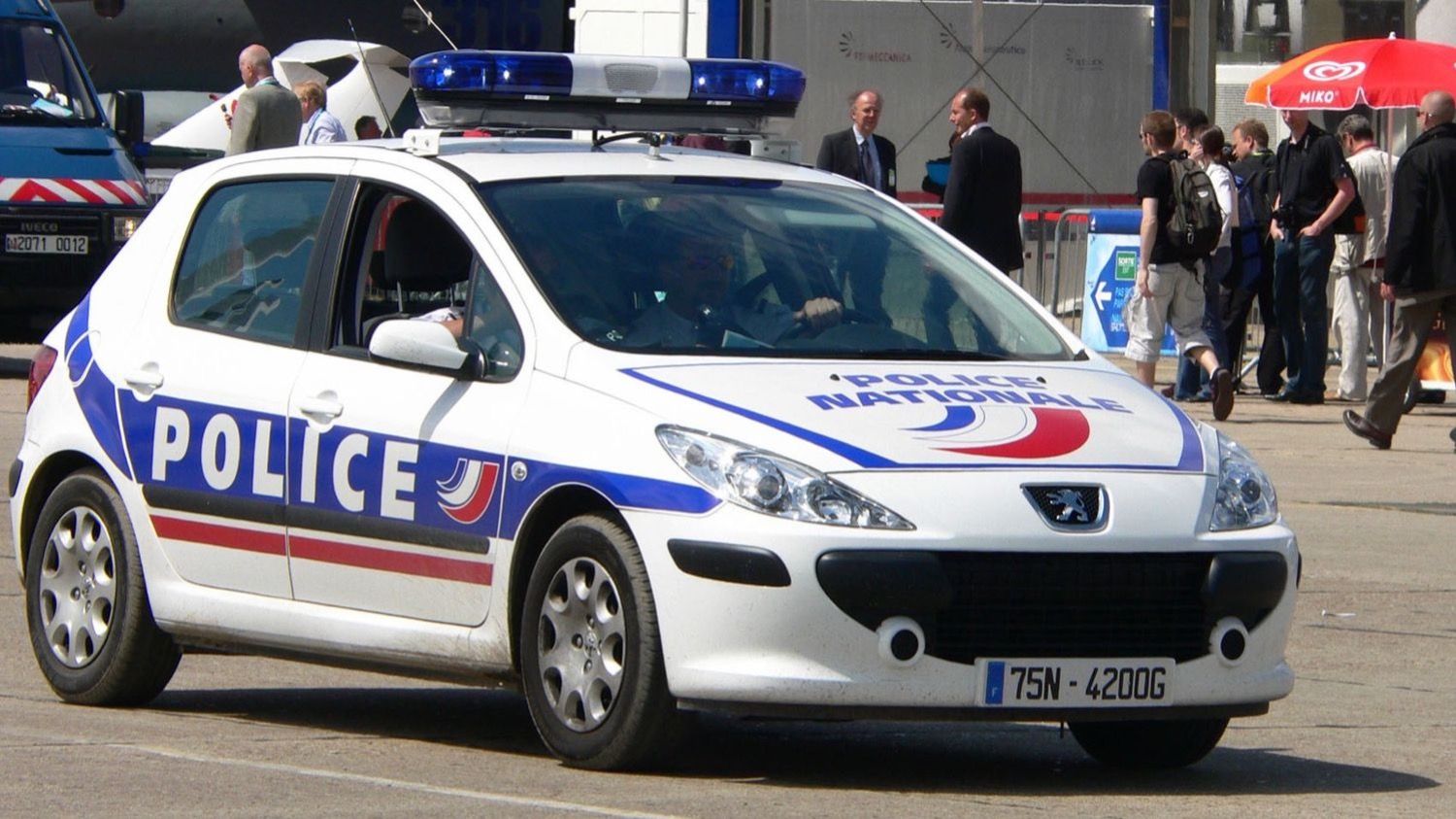 Un policier hors service grièvement blessé par arme blanche à Paris 
